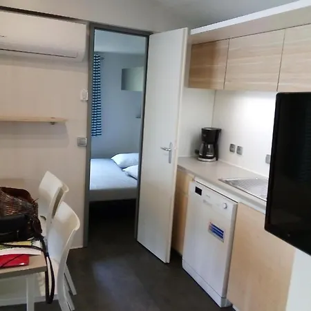 Bdf E37 La Pinede Κάμπινγκ