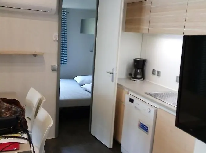 Bdf E37 La Pinede Parque de Campismo