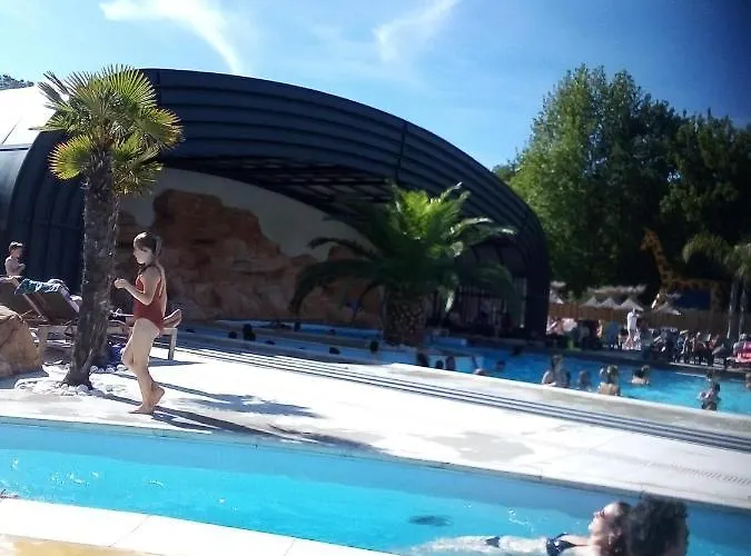 Bdf E37 La Pinede Parque de Campismo *